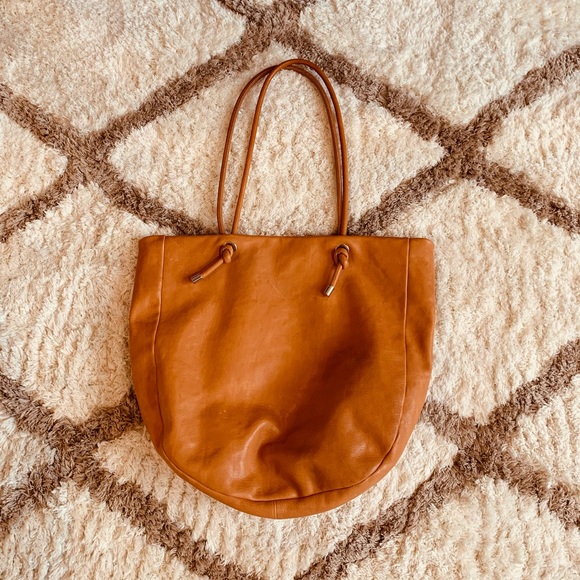 VINCE. Canyon tote with pouch in camel - Picture 2 of 8